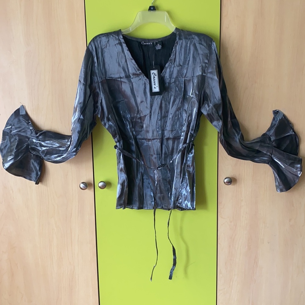 Women’s  bell-sleeve  blouse